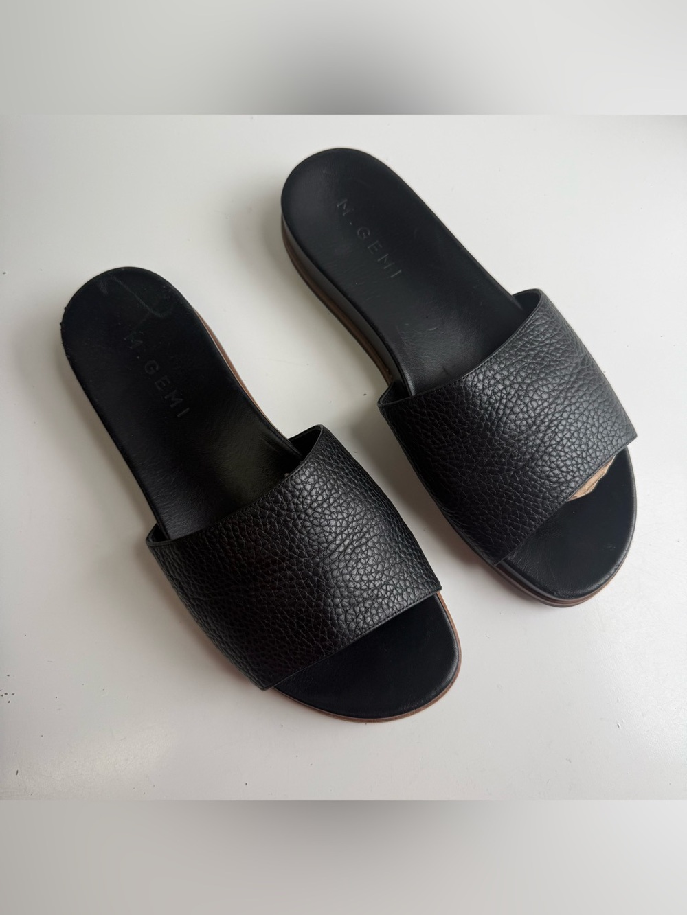 M Gemí Slide Sandals black pebbled leather 38.5 Brazil